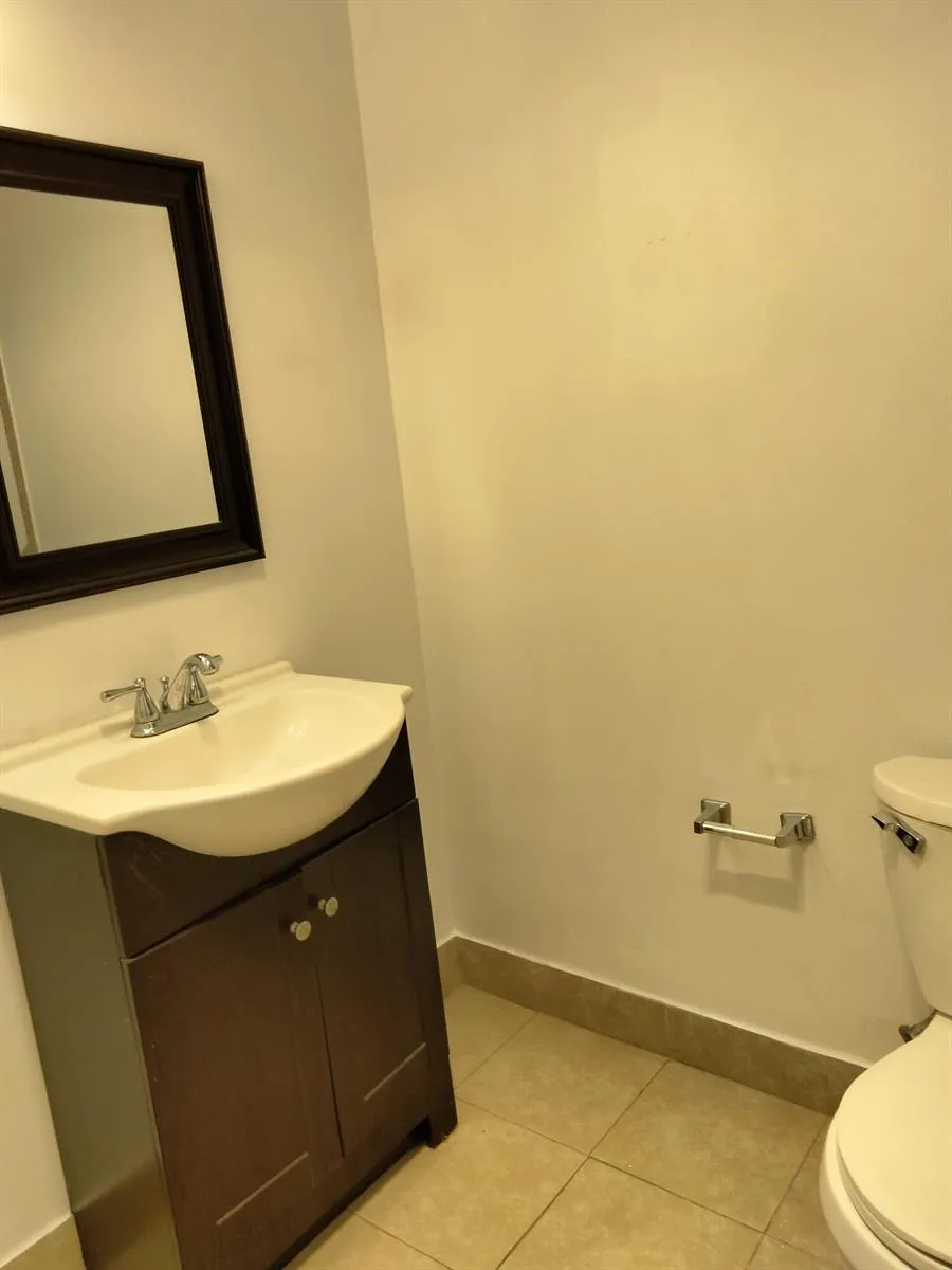 600 S Luna Court #23 Hollywood, FL 33021