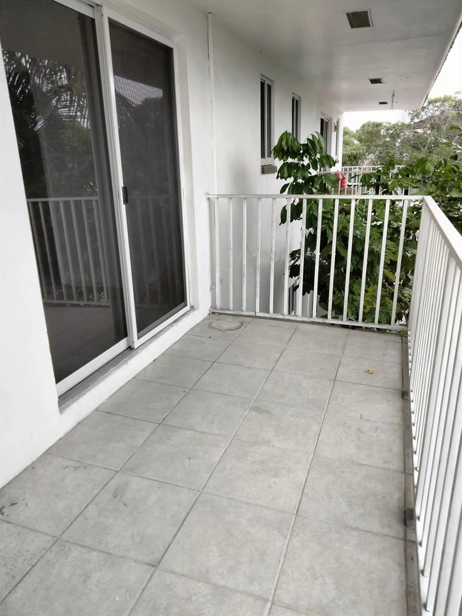 600 S Luna Court #23 Hollywood, FL 33021