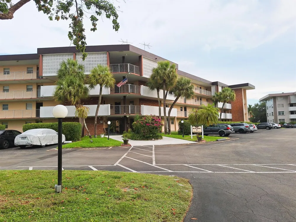 2900 NW 47TH TERRACE #303B Lauderdale Lakes, FL 33313