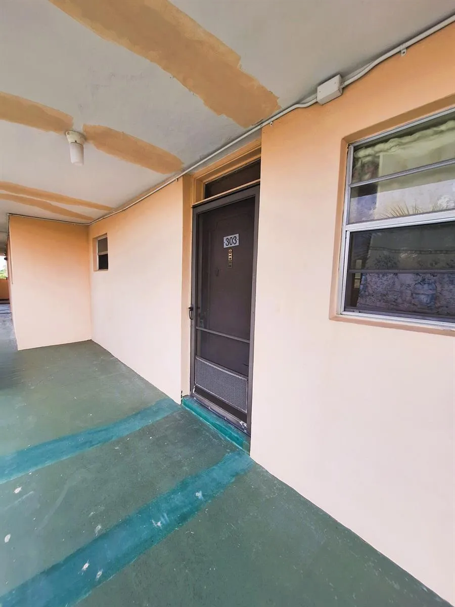 2900 NW 47TH TERRACE #303B Lauderdale Lakes, FL 33313