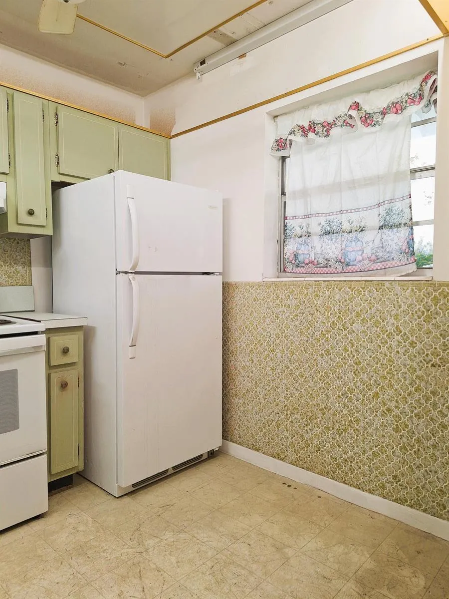 2900 NW 47TH TERRACE #303B Lauderdale Lakes, FL 33313