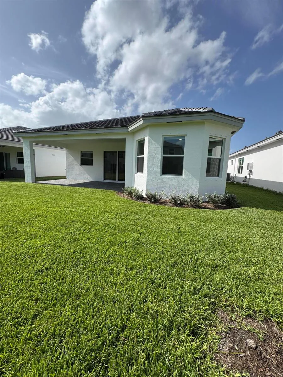 14212 Spruce Pne Drive Westlake, FL 33470
