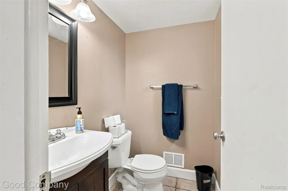 29293 Marshall Street Southfield City, MI 48076