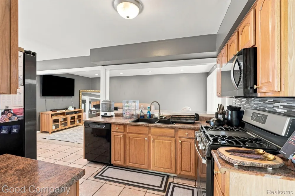 29293 Marshall Street Southfield City, MI 48076