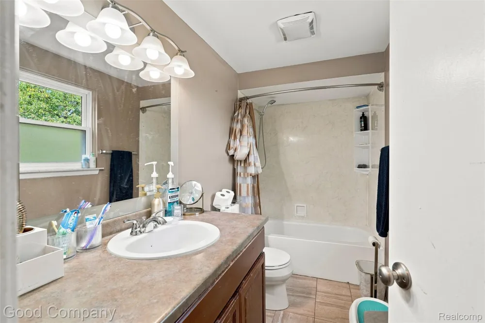 29293 Marshall Street Southfield City, MI 48076