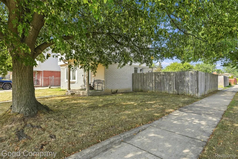 29293 Marshall Street Southfield City, MI 48076