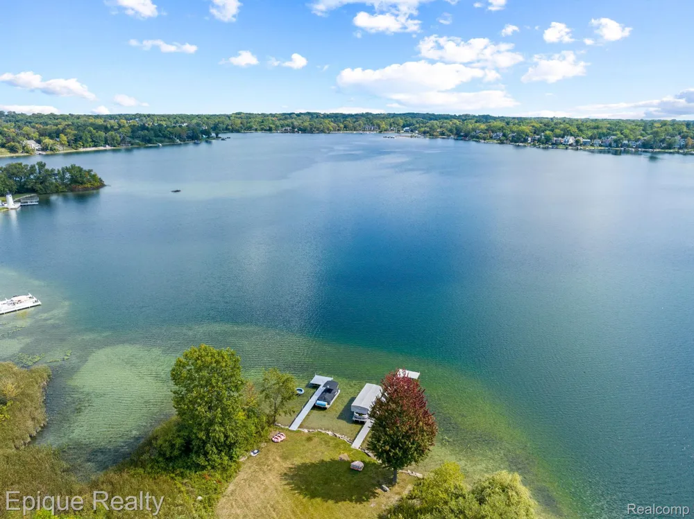 5375 Middlebelt Road West Bloomfield Charter Township, MI 48323