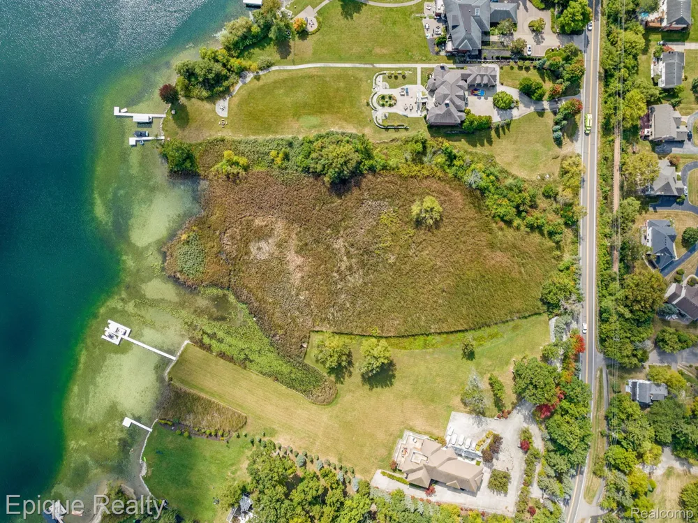 5375 Middlebelt Road West Bloomfield Charter Township, MI 48323