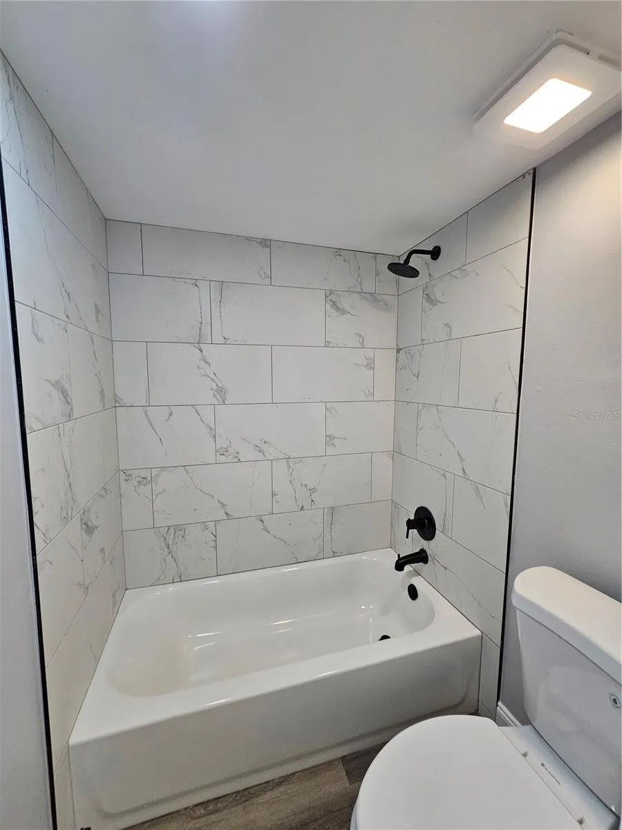 1720 GLENHOUSE DRIVE #328 Sarasota, FL 34231