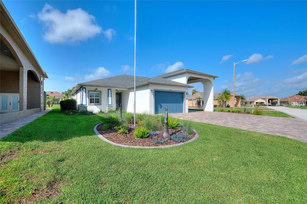 716 TEABERRY TRAIL Polk City, FL 33868