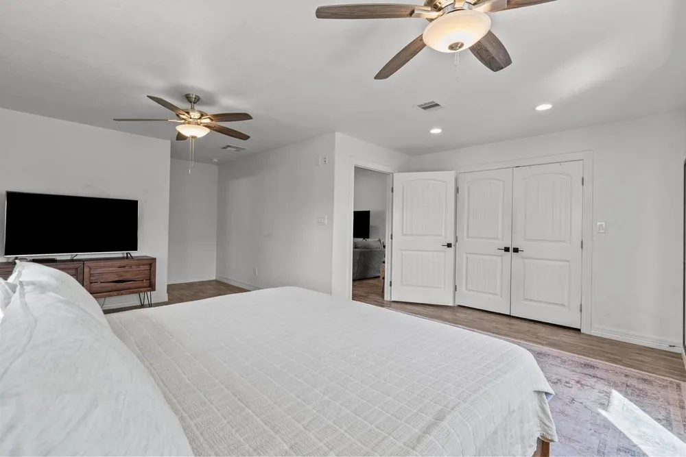 214 Sampan Drive Tiki Island, TX 77554