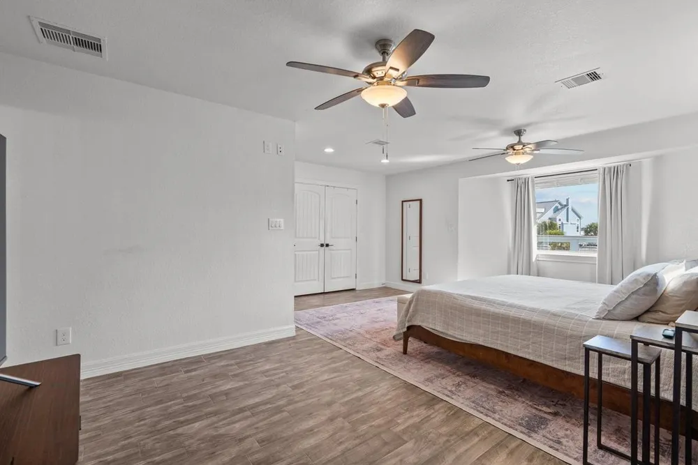 214 Sampan Drive Tiki Island, TX 77554