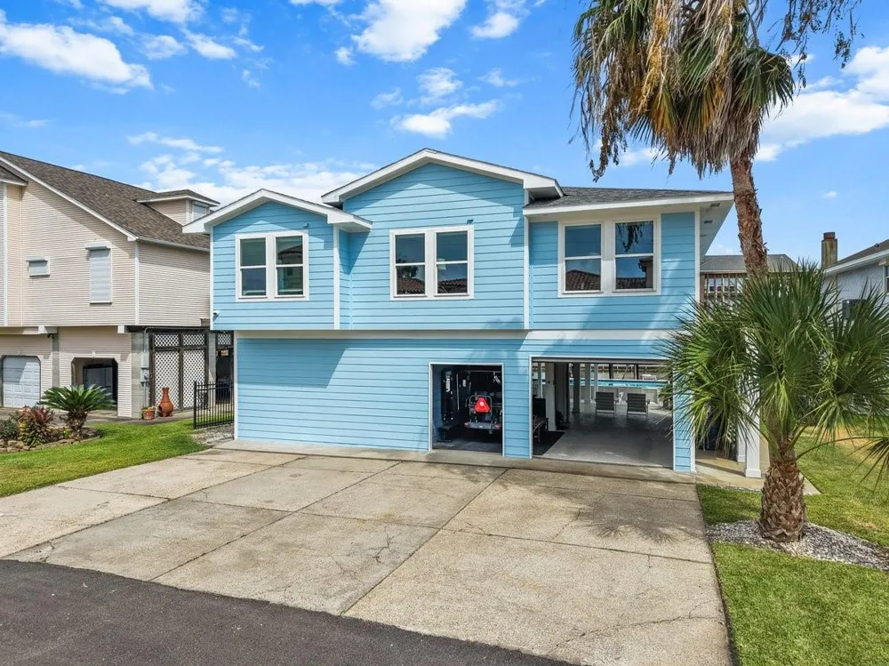 214 Sampan Drive Tiki Island, TX 77554
