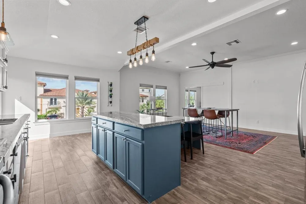 214 Sampan Drive Tiki Island, TX 77554