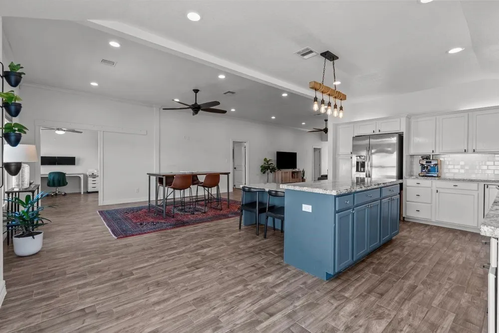 214 Sampan Drive Tiki Island, TX 77554