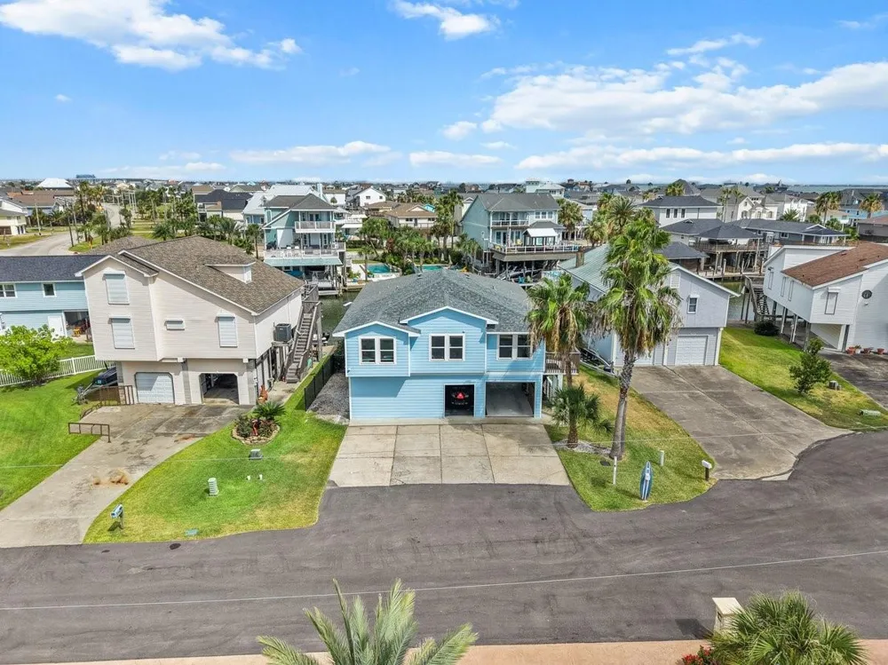 214 Sampan Drive Tiki Island, TX 77554