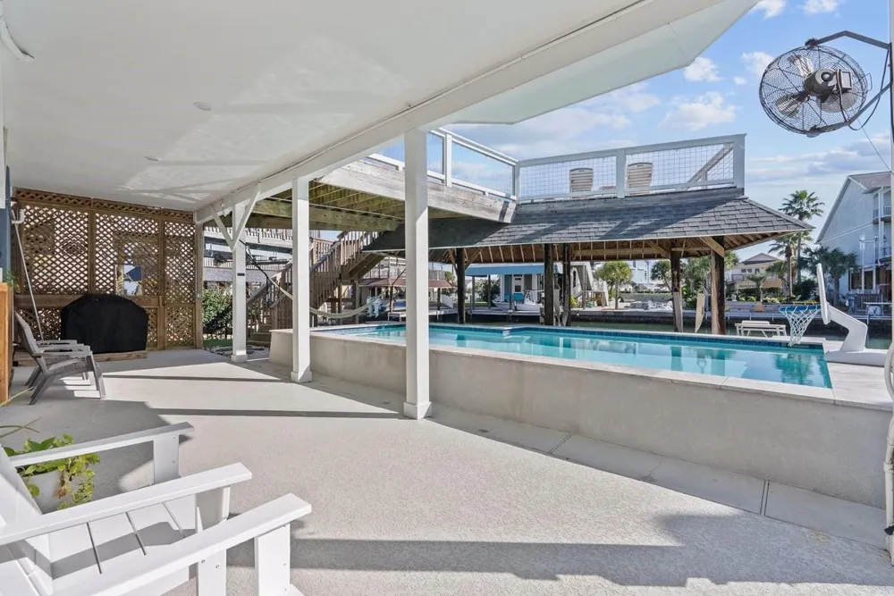 214 Sampan Drive Tiki Island, TX 77554