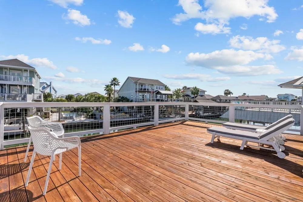214 Sampan Drive Tiki Island, TX 77554
