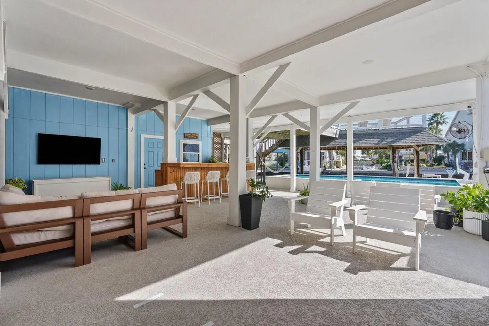 214 Sampan Drive Tiki Island, TX 77554