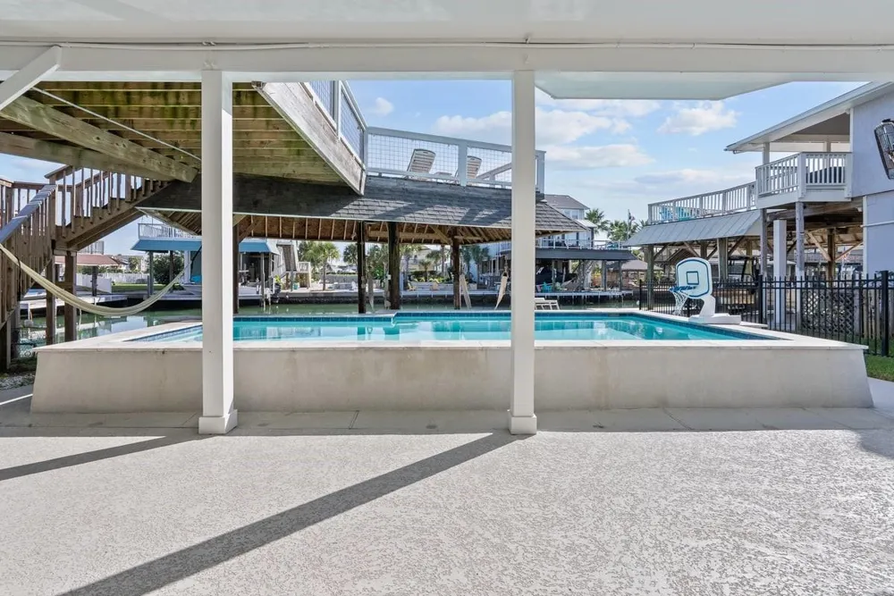 214 Sampan Drive Tiki Island, TX 77554