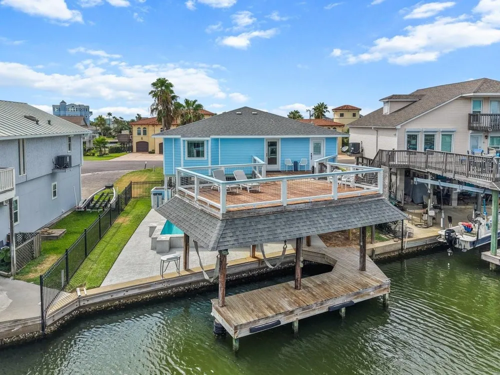 214 Sampan Drive Tiki Island, TX 77554
