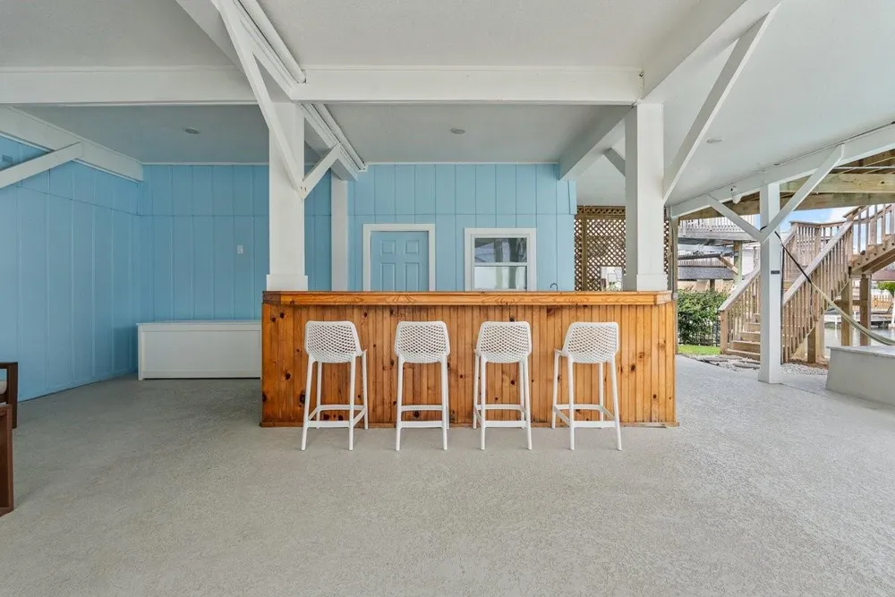 214 Sampan Drive Tiki Island, TX 77554