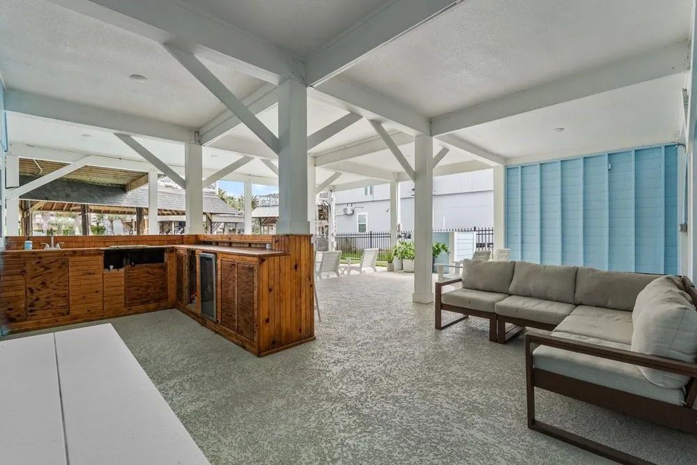 214 Sampan Drive Tiki Island, TX 77554