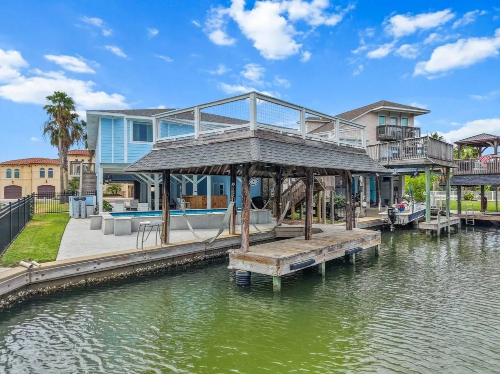 214 Sampan Drive Tiki Island, TX 77554