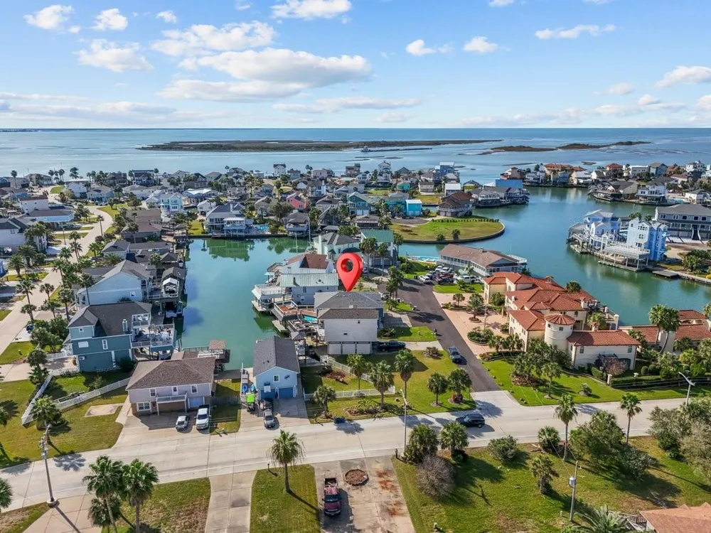 214 Sampan Drive Tiki Island, TX 77554