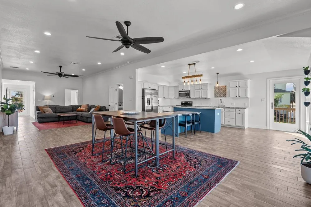 214 Sampan Drive Tiki Island, TX 77554
