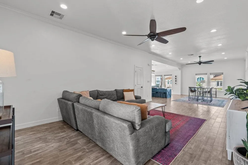 214 Sampan Drive Tiki Island, TX 77554