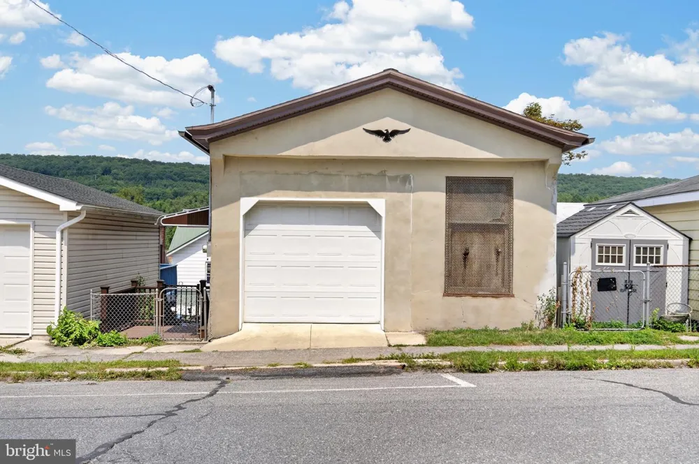 408 E PATTERSON STREET Lansford, PA 18232