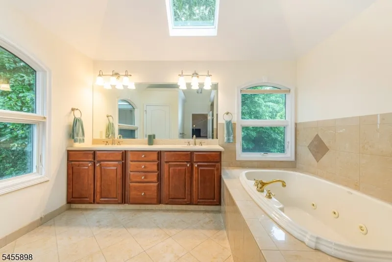 93 Coventry Way Ringwood, NJ 07456