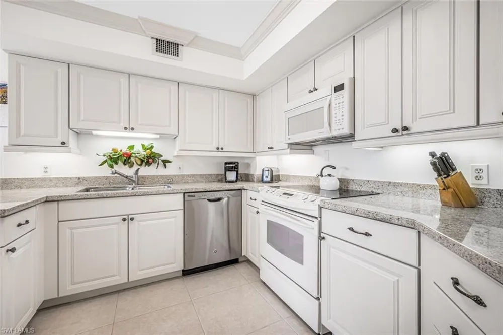 4551 Gulf Shore Boulevard #605 Naples, FL 34103