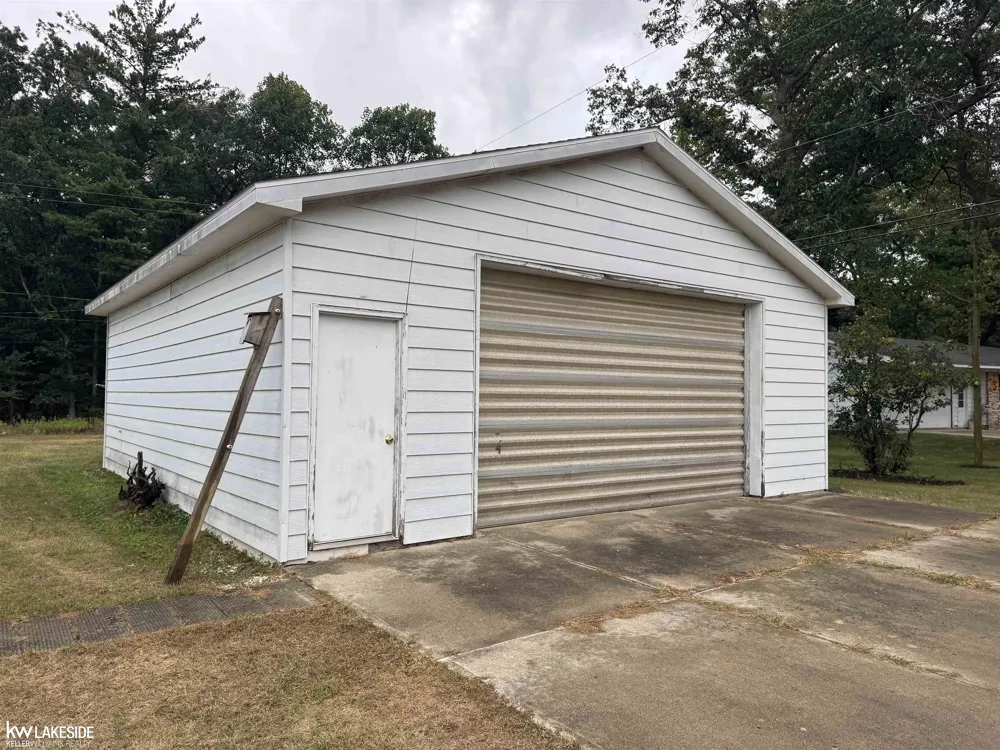 4864 Caseville Road Caseville Township, MI 48725