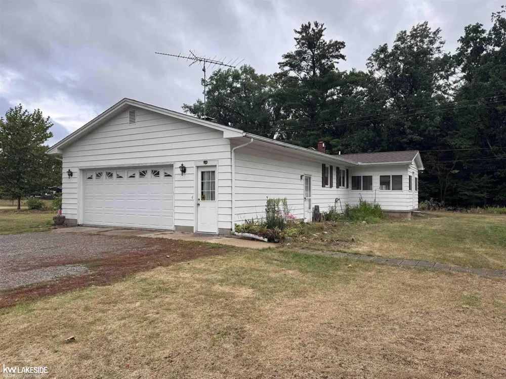 4864 Caseville Road Caseville Township, MI 48725