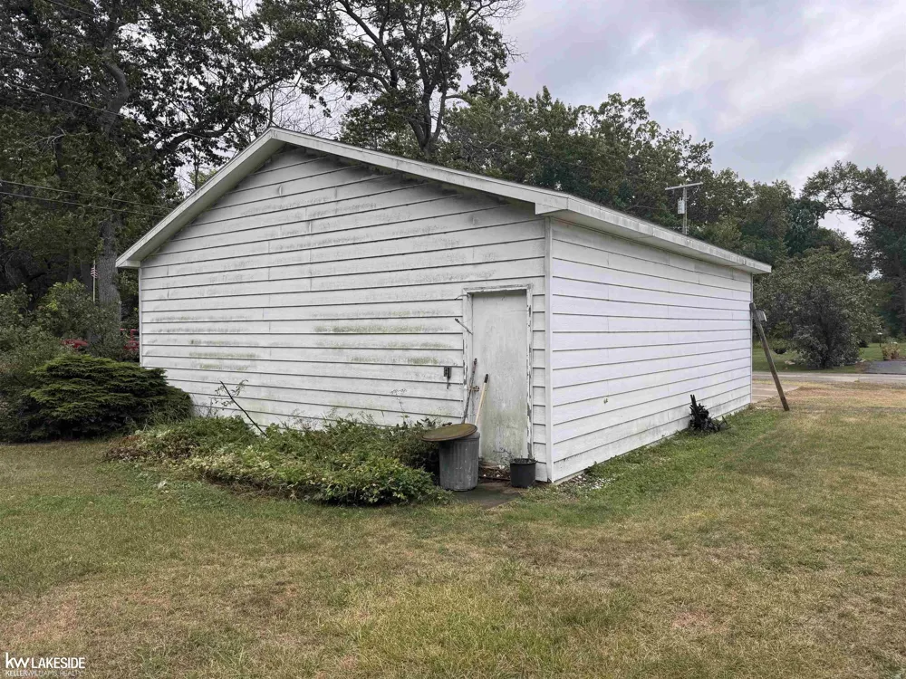 4864 Caseville Road Caseville Township, MI 48725