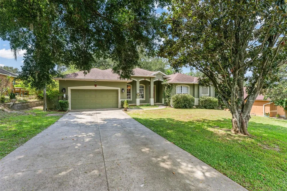 428 SHADY PINE COURT Minneola, FL 34715