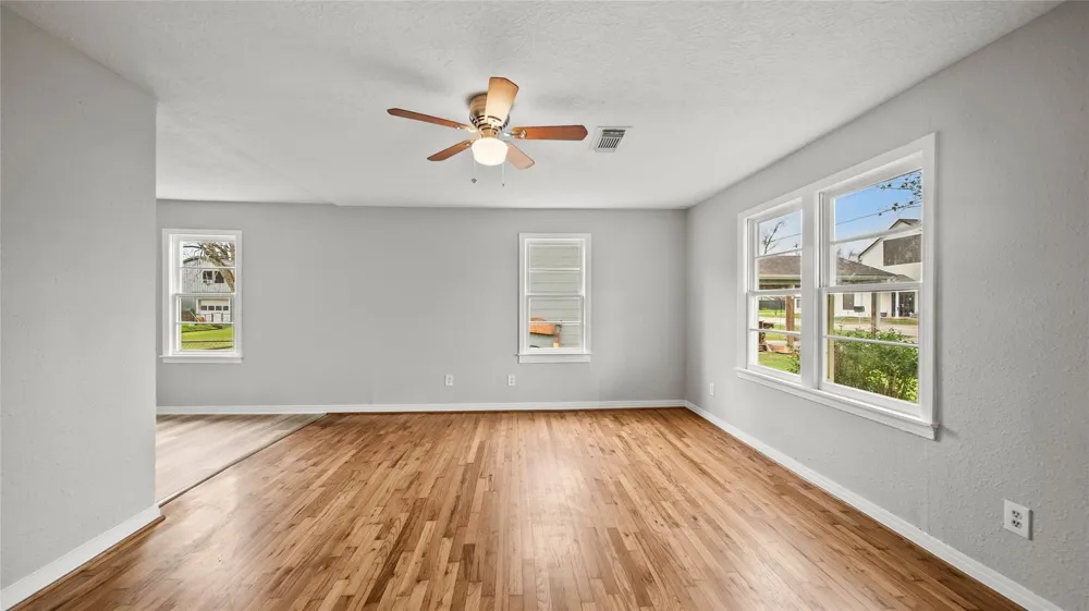 234 E Texas Street Brazoria, TX 77422