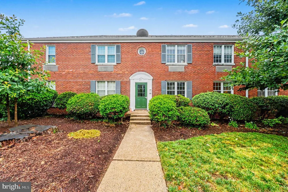 211 E GLEBE ROAD #D Alexandria, VA 22305