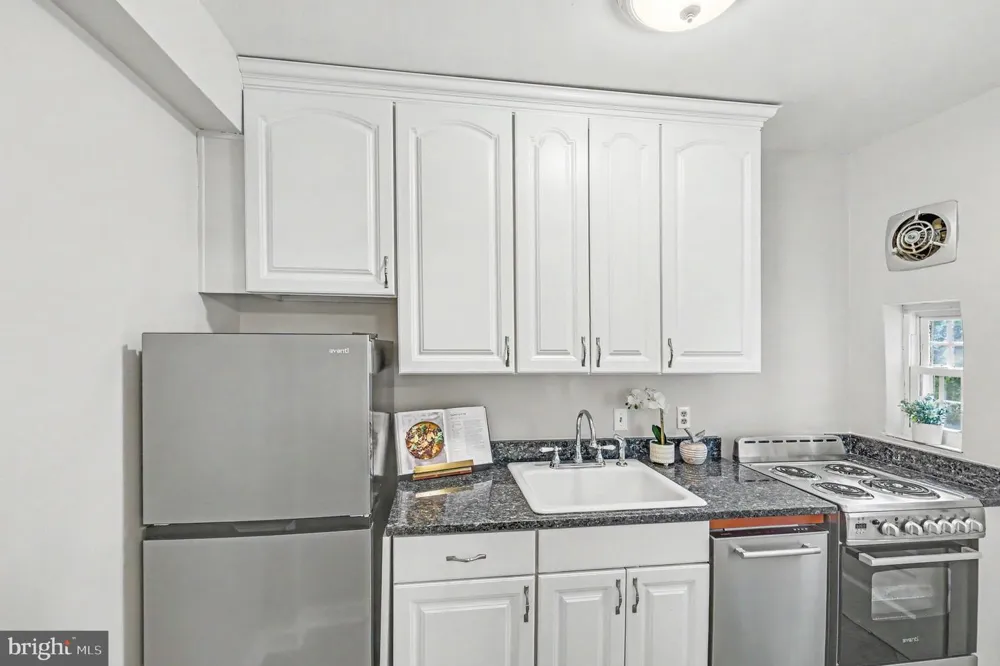 211 E GLEBE ROAD #D Alexandria, VA 22305