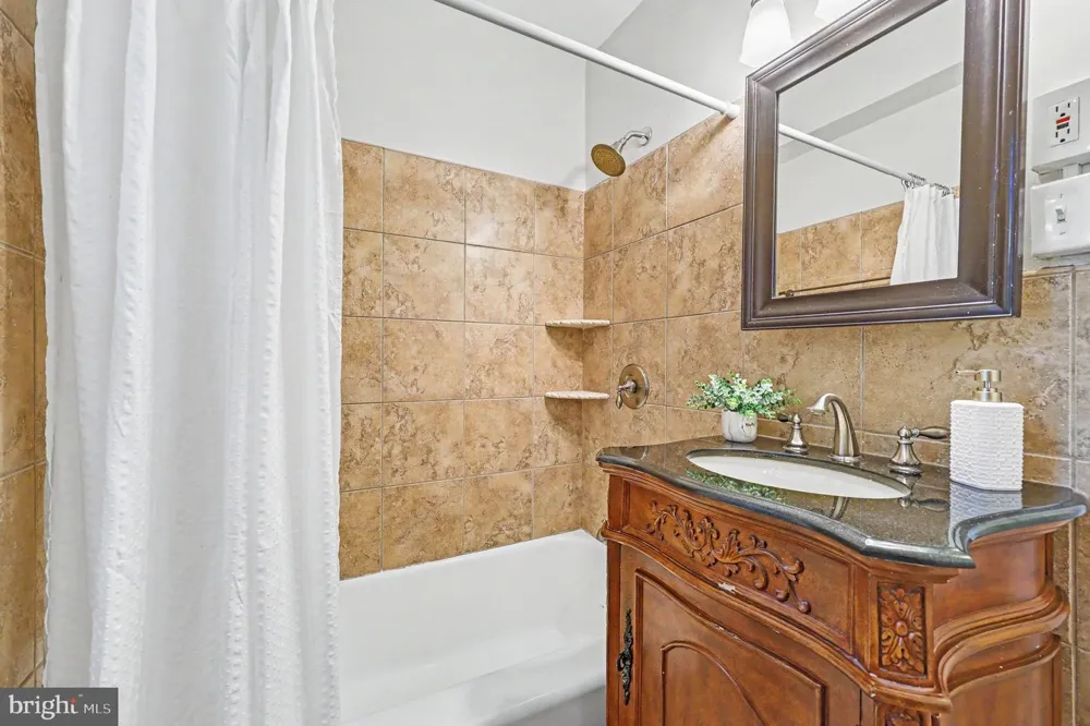 211 E GLEBE ROAD #D Alexandria, VA 22305