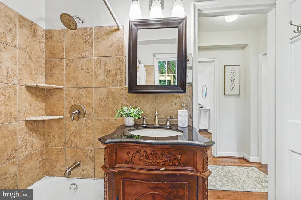 211 E GLEBE ROAD #D Alexandria, VA 22305