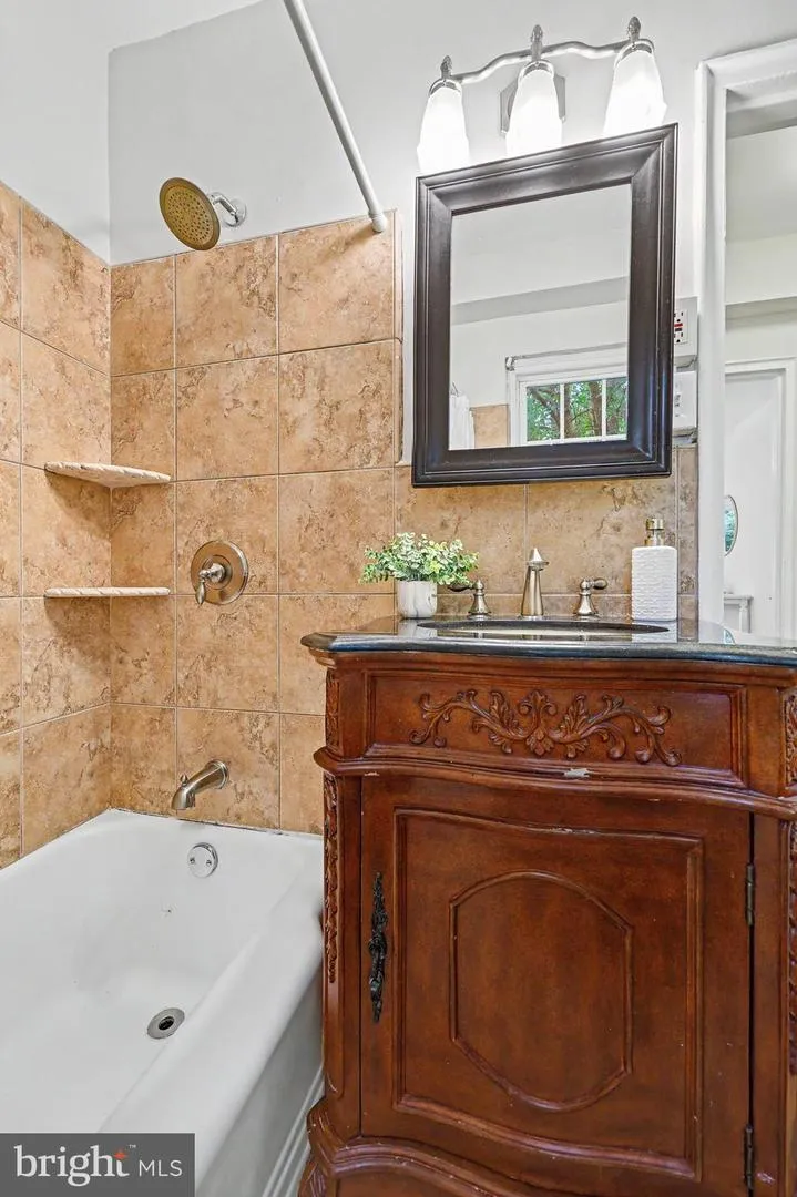 211 E GLEBE ROAD #D Alexandria, VA 22305