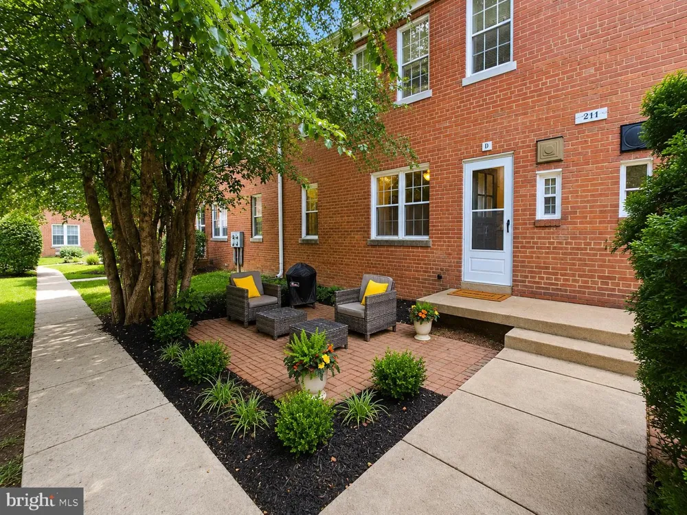 211 E GLEBE ROAD #D Alexandria, VA 22305