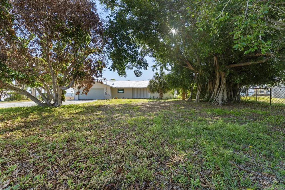 4003 S Indian River Drive Fort Pierce, FL 34982