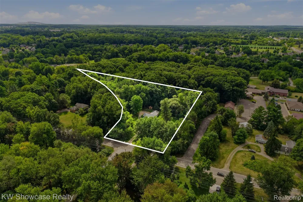 60677 9 Mile Road Lyon Charter Township, MI 48178