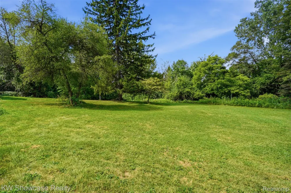 60677 9 Mile Road Lyon Charter Township, MI 48178