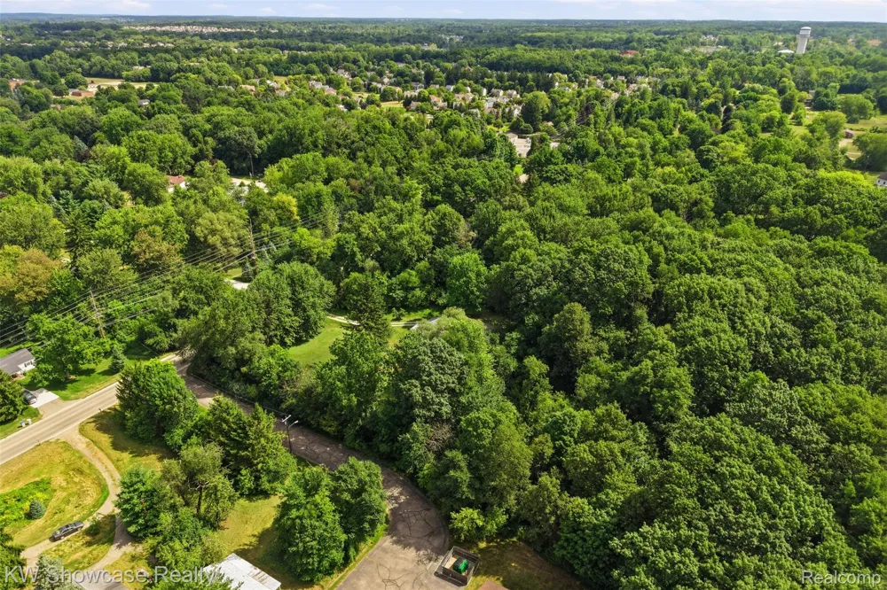60677 9 Mile Road Lyon Charter Township, MI 48178