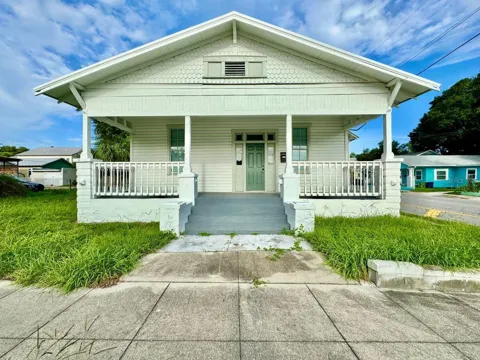 2708 19TH STREET